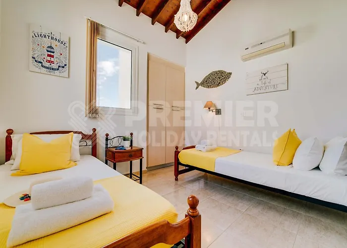 Willa Cosmea Protaras